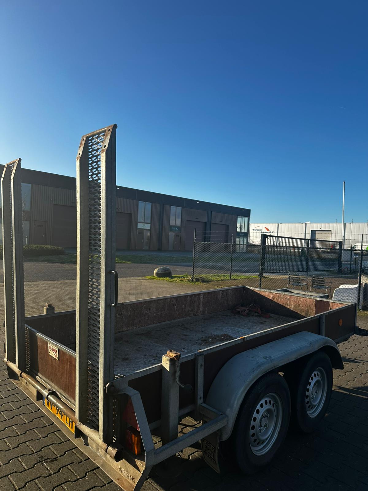 aanhanger met oprijplaten te huur zeeland